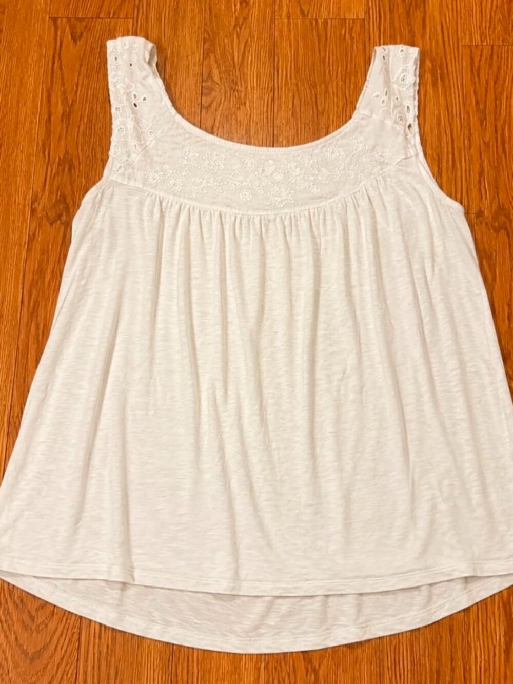 Torrid White Lace Sleeveless Top Size 4